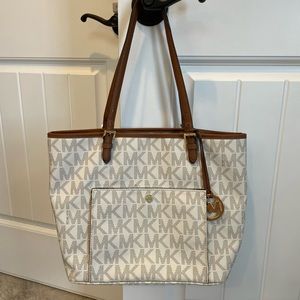 Michael Kors tote in vanilla/acorn